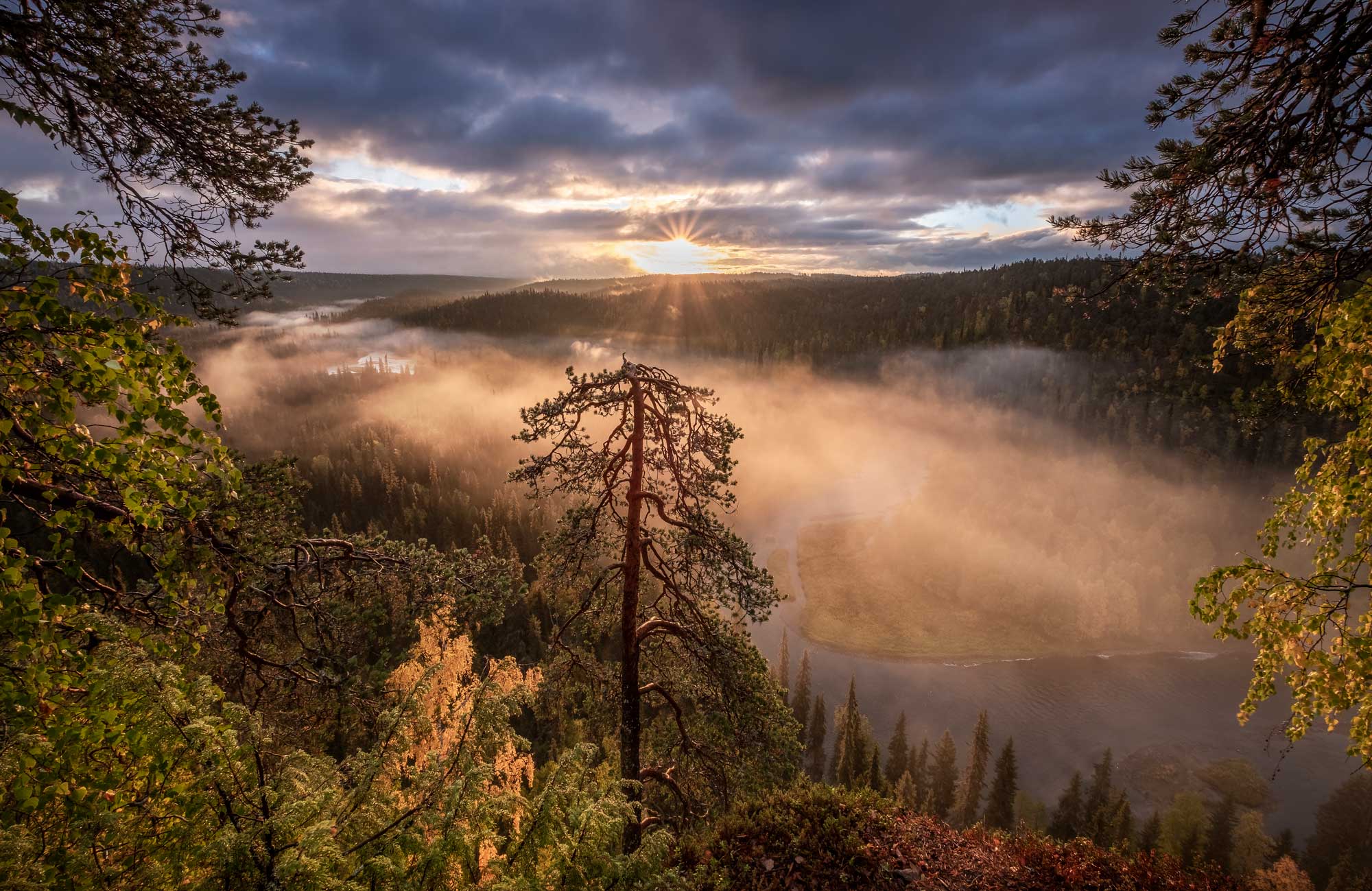 maisema auringonlaskussa